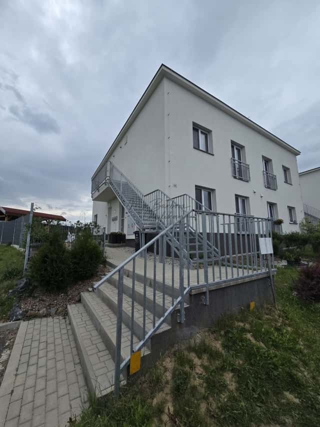 Pronájem moderního bytu 2+kk s parkovacím místem, 44 m, ul. Javorová, Blovice, Javorová, Blovice, okres Plzeň-jih