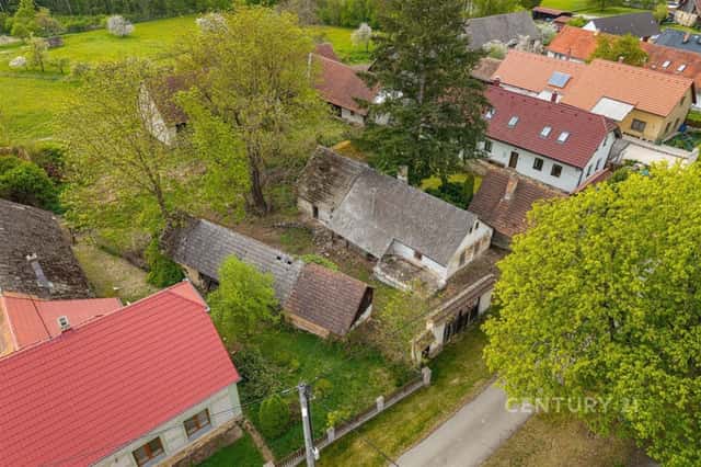 Prodej rodinného domu s rozsáhlou zahradou v klidné oblasti Bezděkova u Dolních Kralovic, Loket, okres Benešov