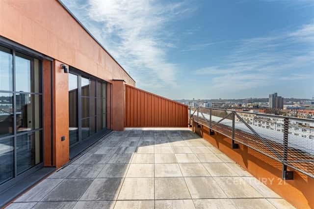 Prodej moderního loftového bytu 4+kk s terasou a balkónem, Praha, Kolbenova, Praha 9 – Vysočany