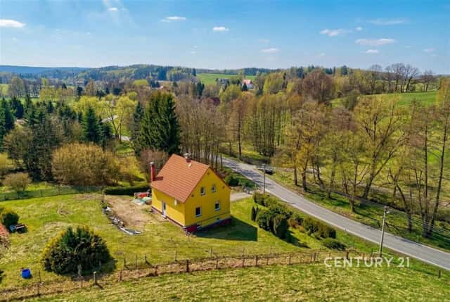 Dům s vyhřívaným bazénem, podlahovým topením a parcelou pro DRUHÝ dům Arnoltice, Bulovka – Arnoltice, okres Liberec