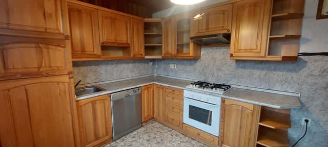 Nabídka pronájmu bytu o dispozici 3+1 s balkónem o užitné ploše 132 m2 v obci Velké Popovice, Nerudova, Velké Popovice, okres Praha-východ