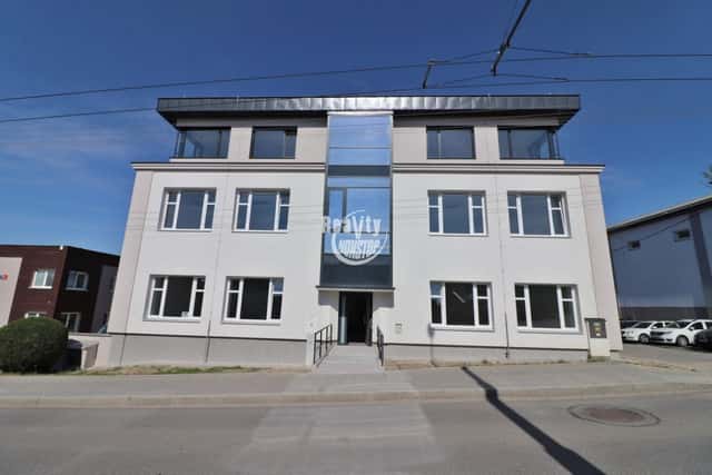 Pronájem komerční budovy s administrativními prostory a ateliéry v Jihlavě u nájezdu na D1, Pávovská, Jihlava