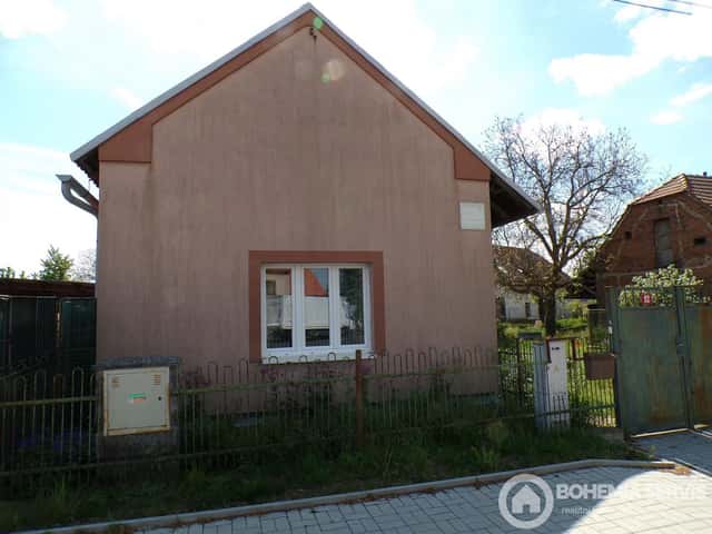 Rodinný dům Svatý Mikuláš 3+1 (179m2) rozdělitelný pozemek (1421m2) výrobní prostor (135m2), Svatý Mikuláš, okres Kutná Hora