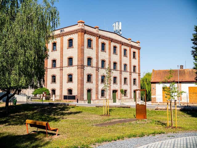 Pronájem výjimečného prostoru k podnikání nedaleko dálnice D35 v Dašicích, Štenclova, Dašice, okres Pardubice