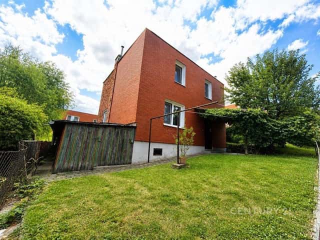 Prodej Baťovského půldomku 3+1 s garáží, ul. Lomená - Zlín., Lomená, Zlín
