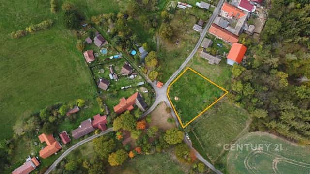 Prodej slunného stavebního pozemku 1 263 m Lipiny u Veliše (Podblanicko), Veliš, okres Benešov