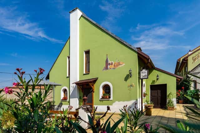 Prodej Restaurace, komerční sklepení, zahrádka, 320 m2, Dolní Dunajovice, Hlavní, Dolní Dunajovice, okres Břeclav