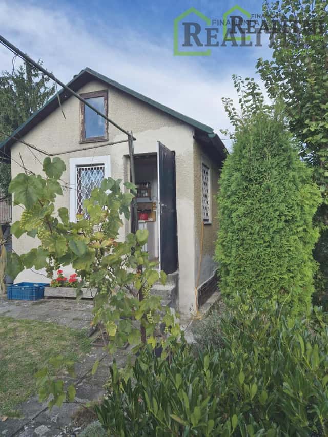 Prodej zděné chaty v zahrádkářské osadě v Kladně blízko centra města., Kladno