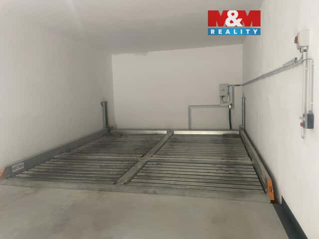 Prodej garážového stání, 12 m, Č. Budějovice, ul. Nádražní, Nádražní, České Budějovice – České Budějovice 3