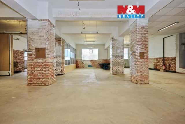 Pronájem zděné haly 250 m2 v Havlíčkově Brodě, Humpolecká, Praha 8