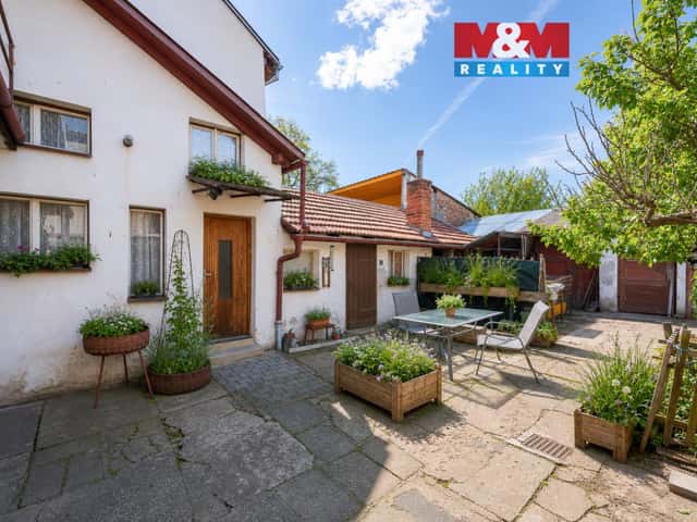 Prodej rodinného domu, 120 m, Zásmuky, ul. Kmochovo nám., Kmochovo nám., Praha 2