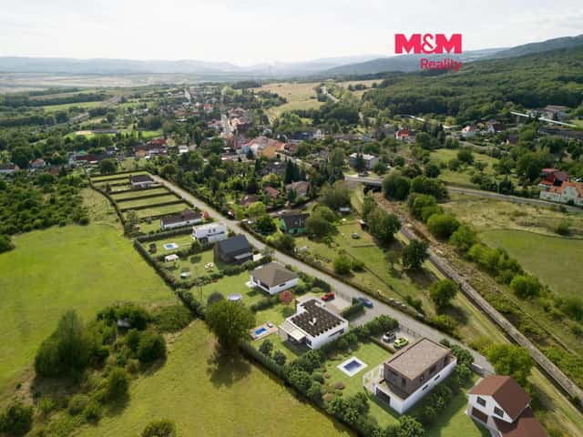 Prodej pozemku k bydlení 1077 m2 v Černovicích, Černovice, okres Chomutov