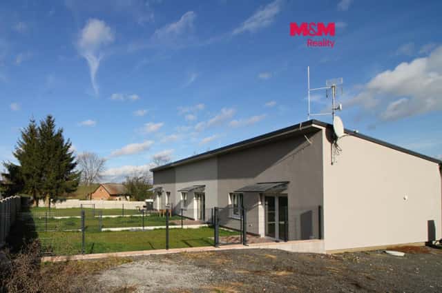 Pronájem rodinného domu, 62 m + 70 m2 předzahrádka, Oleška, Praha 9