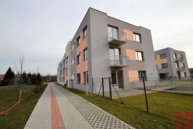 Pronájem garážového stání, P4 Újezd u Průhonic, ul. Formanská, v novostavbě, Formanská, Praha 4 – Újezd u Průhonic