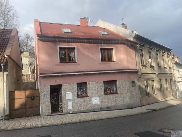 RD, 2 byty, 2 garáže, zahrada, centrum, Mimoň, Nádražní, Mimoň – Mimoň V, okres Česká Lípa