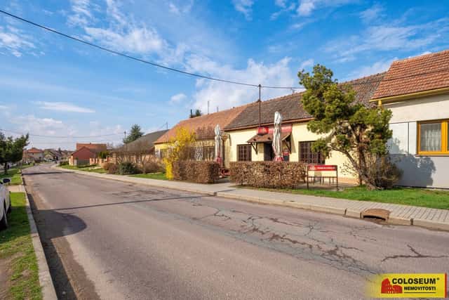 Šanov u Znojma, restaurace, vhodné k podnikání, dvorek - komerce, Šanov, okres Znojmo
