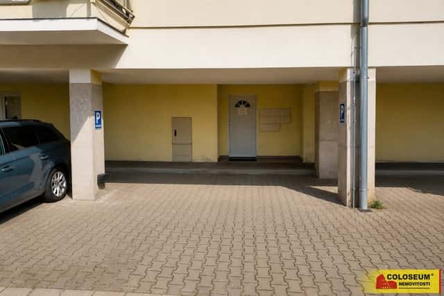 Brno - Šlapanice, pronájem polokrytého parkovacího stání, 60 m2 - parkovací stání, Šlapanice, okres Brno-venkov