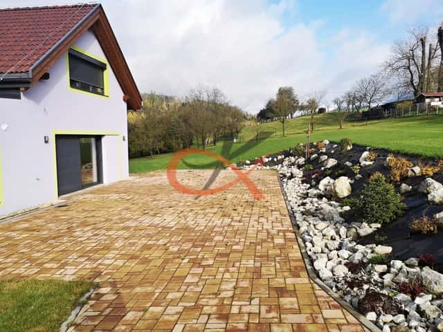 Pronájem prostorné garsoniéry - studia v novostavbě rodinného domu v Rožnově p/R - Dolní Paseky, Polanského, Rožnov pod Radhoštěm, okres Vsetín