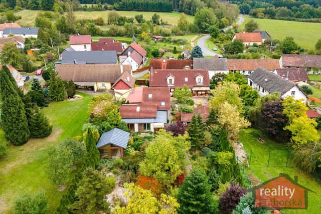 Prostorný RD 4+kk s vyhřívaným bazénem, Petrovice u Měčína, okr. Klatovy, Měčín – Petrovice, okres Klatovy