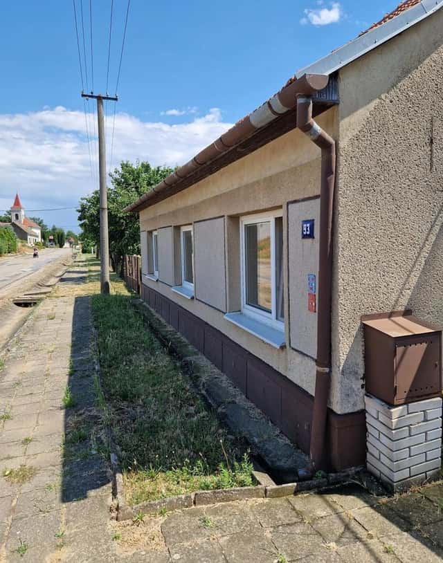 Prodej rodinného domu 4+1 - Kubšice - okr. Znojmo - cihla - k rekonstrukci - CP 2.108 m2, Kubšice, okres Znojmo