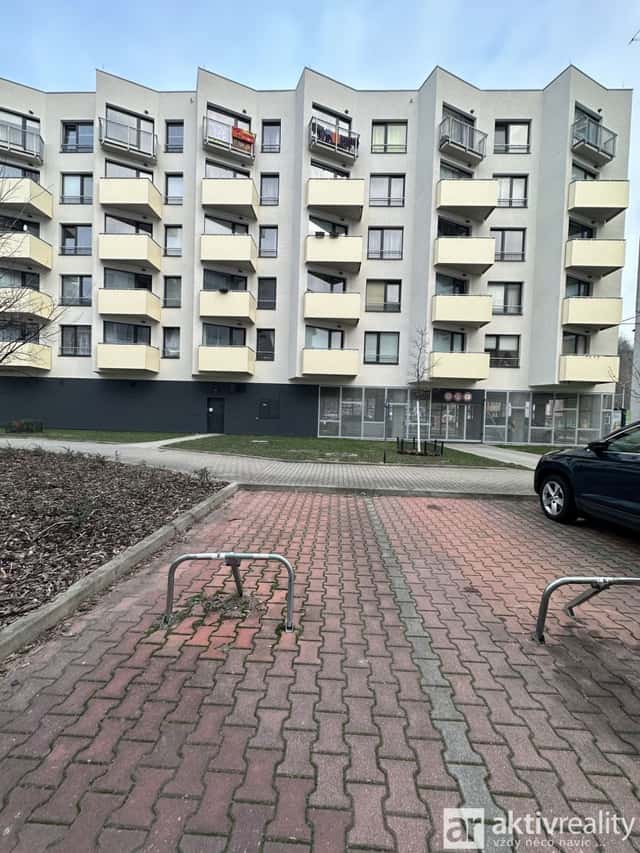Pronájem venkovního parkovacího místa před domem v ul. Mezi Vodami, Praha - Modřany, Mezi vodami, Praha 4 – Modřany