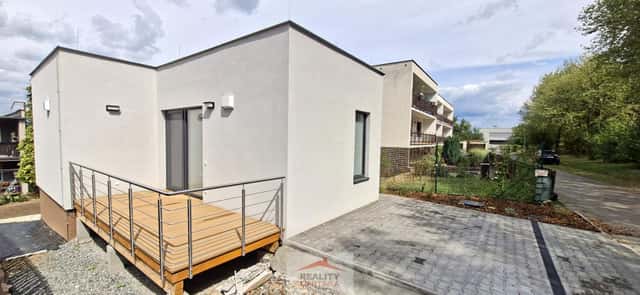 Pronájem domu s bytem 2+kk s terasou, zahradou a parkovacím místem, Valašské Meziříčí, 28. října, Valašské Meziříčí, okres Vsetín