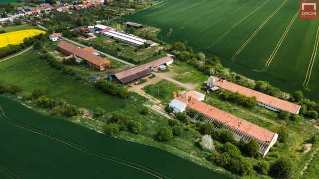 Nabízíme k pronájmu areál bývalého ZD Morkovice - Slížany o ploše 8.755 m., Morkovice-Slížany – Slížany, okres Kroměříž