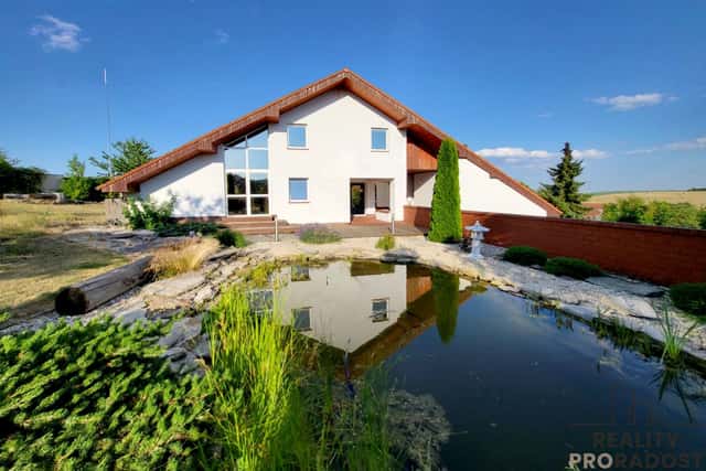 Výjimečná rezidence s wellness, bazénem na pozemku 1 999 m2, Klučov, okres Třebíč