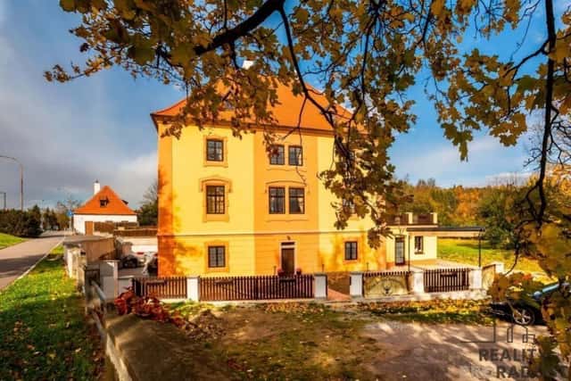 Zavedený a nově zrekonstruovaný hotel přímo pod zámkem Český Krumlov, Chvalšinská, Český Krumlov – Latrán