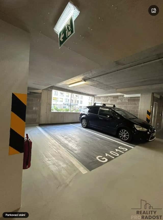 Pronájem garáže 17 m Pod Harfou, Praha - Vysočany, Pod Harfou, Praha 9 – Vysočany