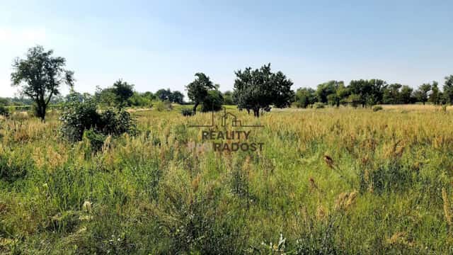 Prodej stavebního pozemku 2575 m2 v obci Lužice, lokalita Záhumenice, Lužice – Lužice u Hodonína, okres Hodonín
