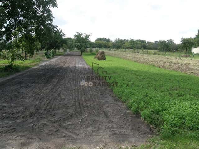 Prodej stavebního pozemku 1227 m2 v obci Lužice, lokalita Záhumenice, Lužice – Lužice u Hodonína, okres Hodonín