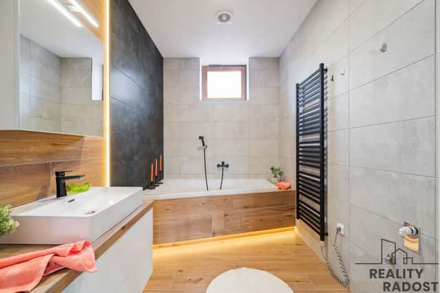 Prodej bytu 6+kk + 2 parkovací stání v Třebíči, byt 6+kk Třebíč 2 parkovací stání, Karlovo nám., Třebíč – Vnitřní Město