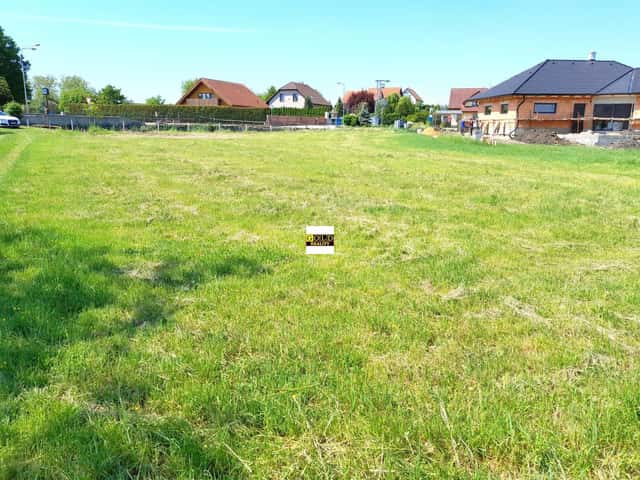 Valy - Plazy, stavební pozemek, 1.392 m2, přípojky elektřina a vodovodu, rybník !, Plazy – Valy, okres Mladá Boleslav