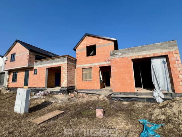 Prodej hrubé stavby rodinného domu s garáží a zahradou, 456 m2, Syrovice, Syrovice, okres Brno-venkov