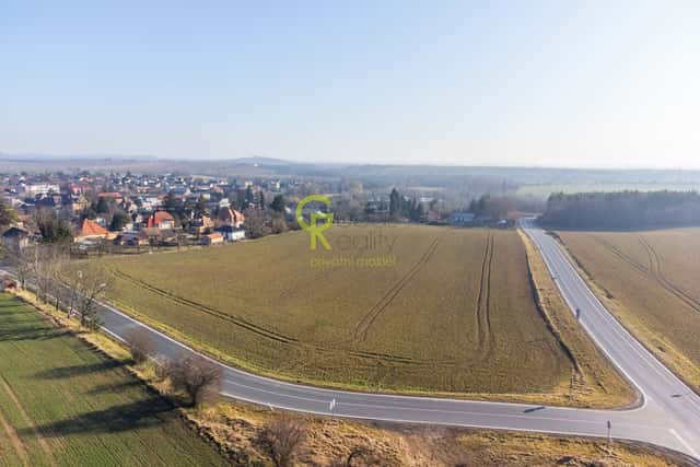 stavební pozemky 23.591 m2 vhodné pro developery - Plaňany u Kolína, Husova, Plaňany, okres Kolín