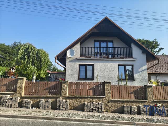 Chvalkovice - Prodej domu se třemi bytovými jednotkami, garáží a zahradou, Chvalkovice, okres Náchod