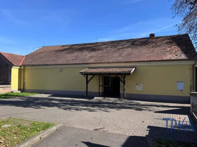 Jaroměř - Pronájem komerčního objektu s parkovištěm, 5. května, Jaroměř – Josefov, okres Náchod