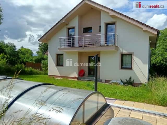 Prodej vícegeneračního rodinného domu s bazénem, Bystřice u Benešova - Ouběnice, 300 m2, Bystřice – Ouběnice, okres Benešov