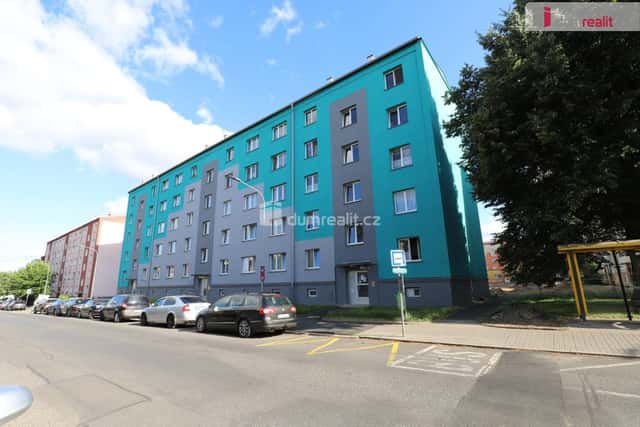 Slunný byt 3+1/B/S ve čtvrtém patře panelového domu v Chebu, Jungmannova, Cheb