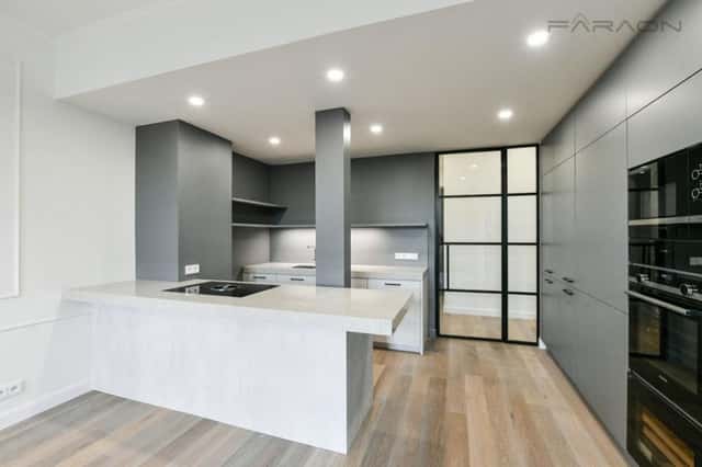 Pronájem vybaveného bytu 4+kk (107m2) parkovací stání náměstí Jiřího z Poděbrad, Praha Vinohrady,, náměstí Jiřího z Poděbrad, Praha 3 – Vinohrady
