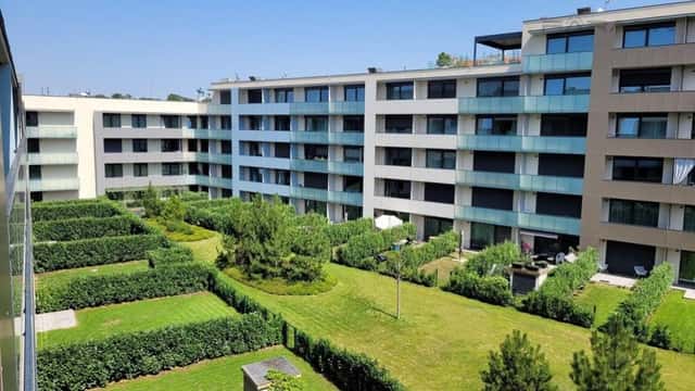 REZERVACE. Krásný klidný byt 1+kk na prodej ( 37 m2 ), balkon, sklep, možnost garáže, Viktoria Cente, Krásova, Praha 3 – Žižkov