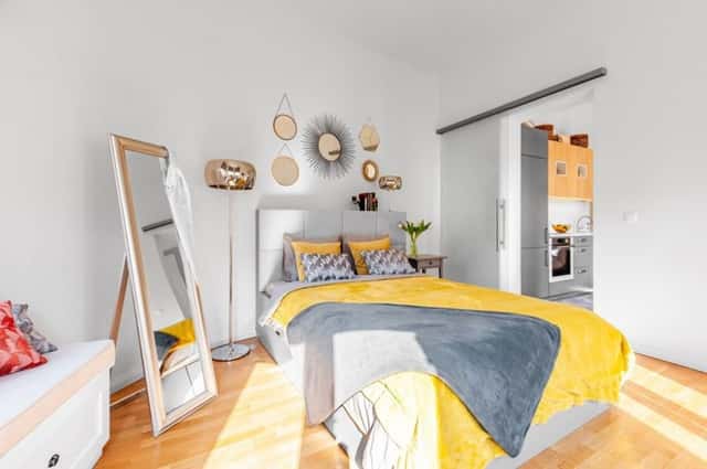 REZERVACE. Pronájem luxusního, plně zařízeného 2+kk, 35m2, arkýř, balkon, 5.patro, Štěpánská, Praha, Štěpánská, Praha 1 – Nové Město