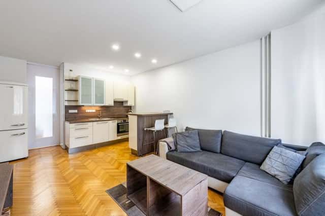 Pronájem vybaveného 2+kk 58m2 v Karlíně, Sokolovská, Praha 8 – Karlín