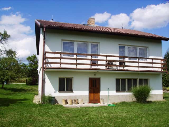 Pronájem bytu 3+1 s balkonem a zahradou v rodinném domě Dolní Hořice u Chýnova, Dolní Hořice, okres Tábor