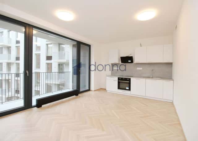 1+kk, 49,6m2 (včetně balkonu 6,8m2 a sklepa 3m2), Praha 5 - Smíchov, ulice Šiklové, Šiklové, Praha 5 – Smíchov