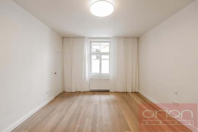 Pronájem klimatizovaného bytu s balkonem: Praha 3 - Vinohrady, nám. Jiřího z Poděbrad, náměstí Jiřího z Poděbrad, Praha 3 – Vinohrady