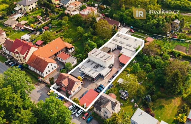 Prodej zavedeného autoservisu a rodinného domu - Holice, Smetanova, Holice, okres Pardubice