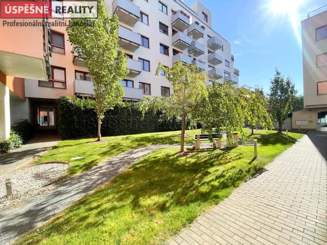 Pronájem bytu 2+kk, 52 m2 s balkonem, sklepní kójí a krytým parkovacím stáním, Na výspě, Praha 4 – Braník