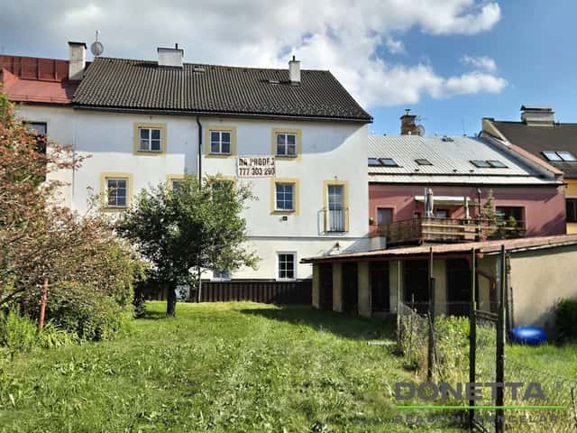 Prodej historického bytového domu v centru Police nad Metují s komerčními prostory na pozemku 749 m2, U Opatrovny, Police nad Metují, okres Náchod